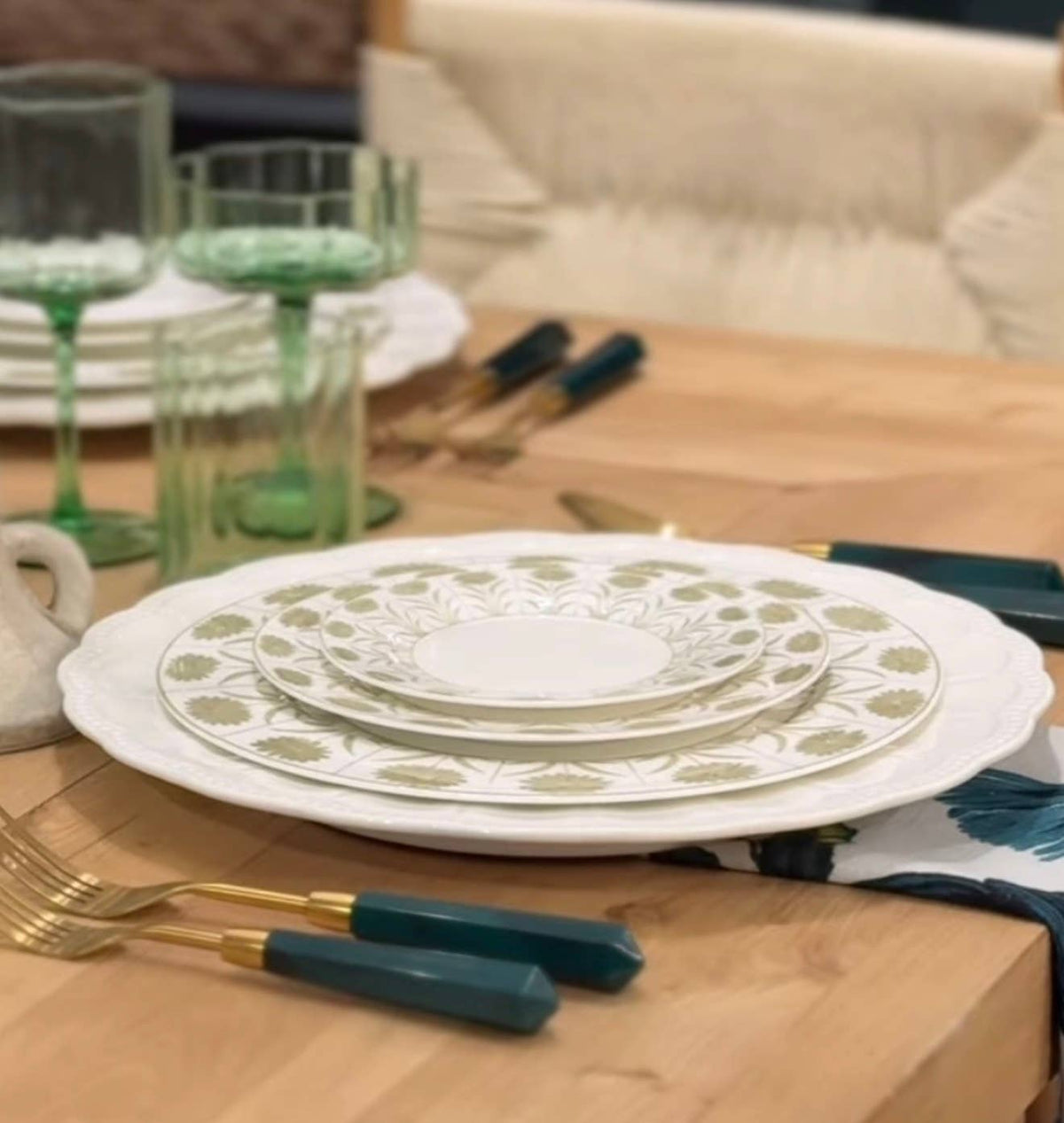 4 Piece Flatware Set- Kallaite Lucite
